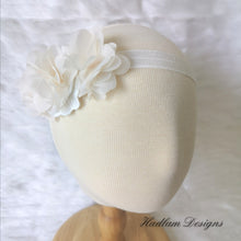 Load image into Gallery viewer, Baby Girl Lily Headband
